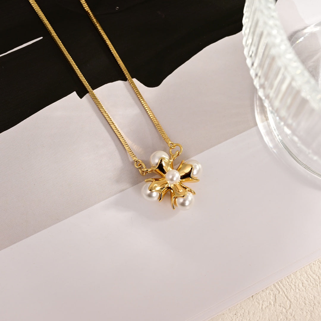 Celine Celine Pearl 18K Gold Necklace product image 4, provided for visual reference and product detail review