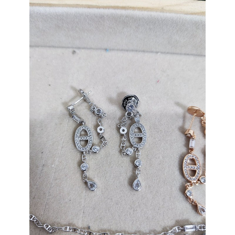 Hermes Chaine D'ancre Chaos Diamond 18K Gold Earrings product image 3, provided for visual reference and product detail