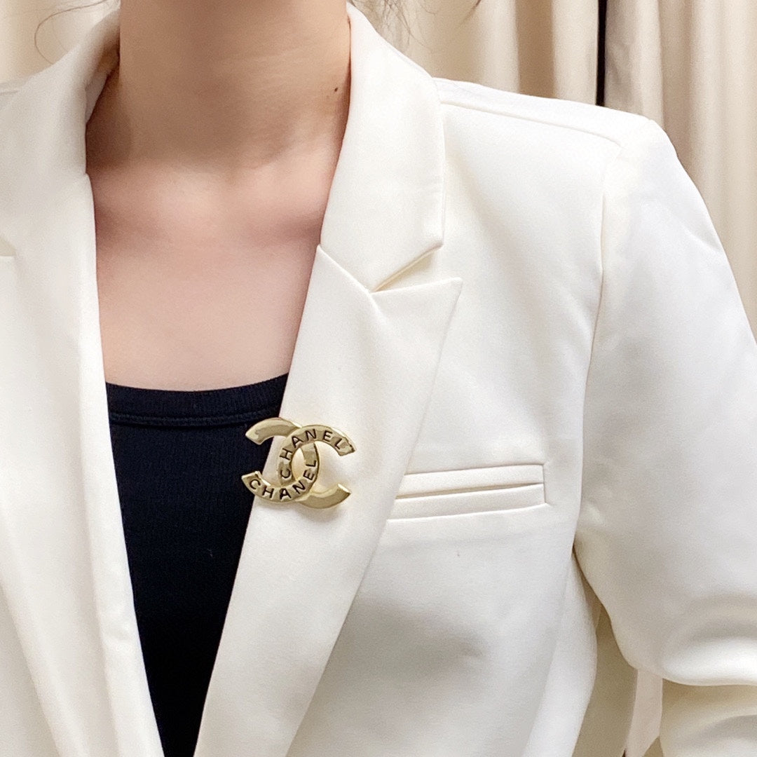 Chanel Script 18K Gold Brooch product image 3, provided for visual reference and product detail review