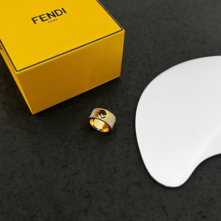 Fendi Is Wide 18K Gold Ring product image 4, provided for visual reference and product detail review