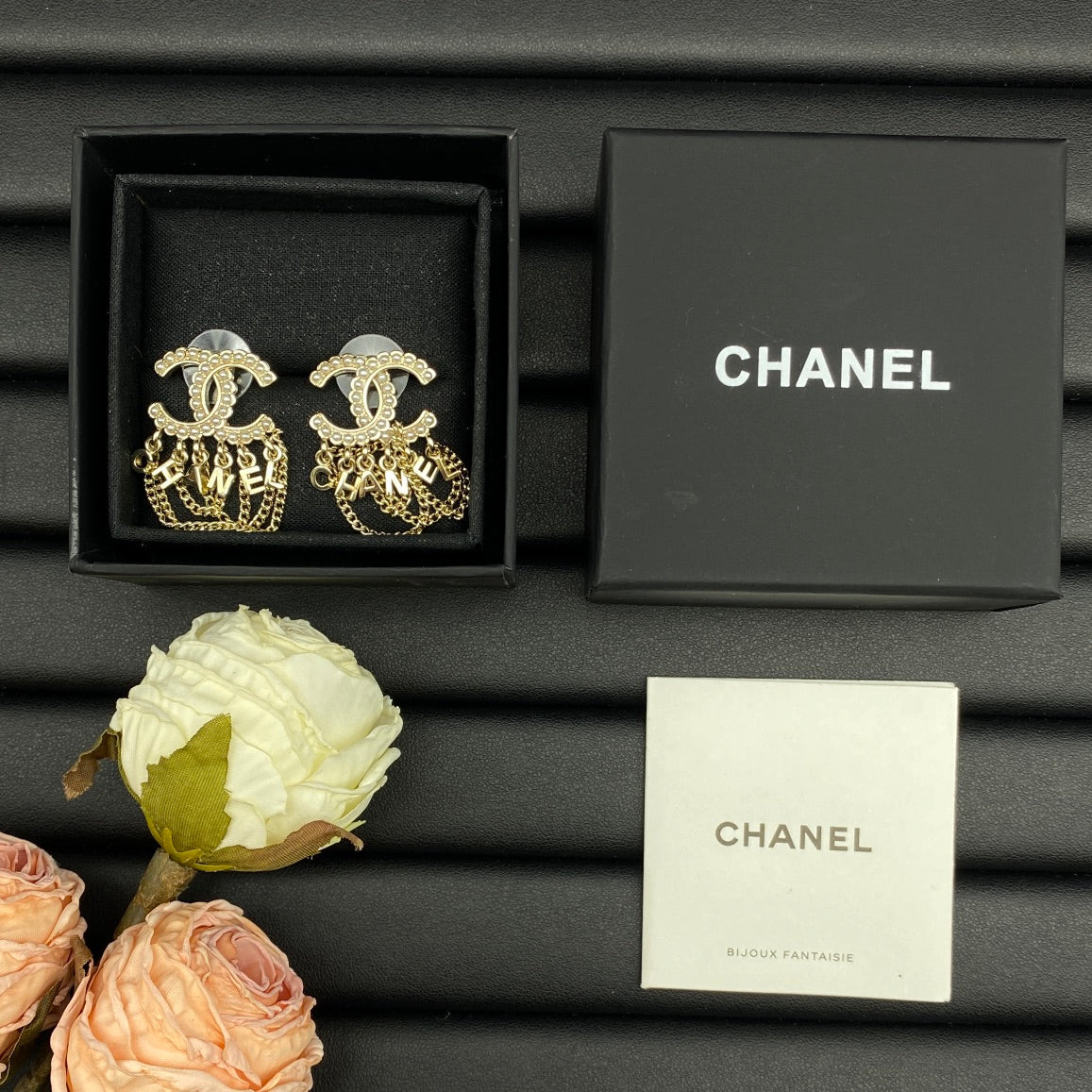Chanel Pearl Chain Link 18K Gold Earrings product image 3, provided for visual reference and product detail review