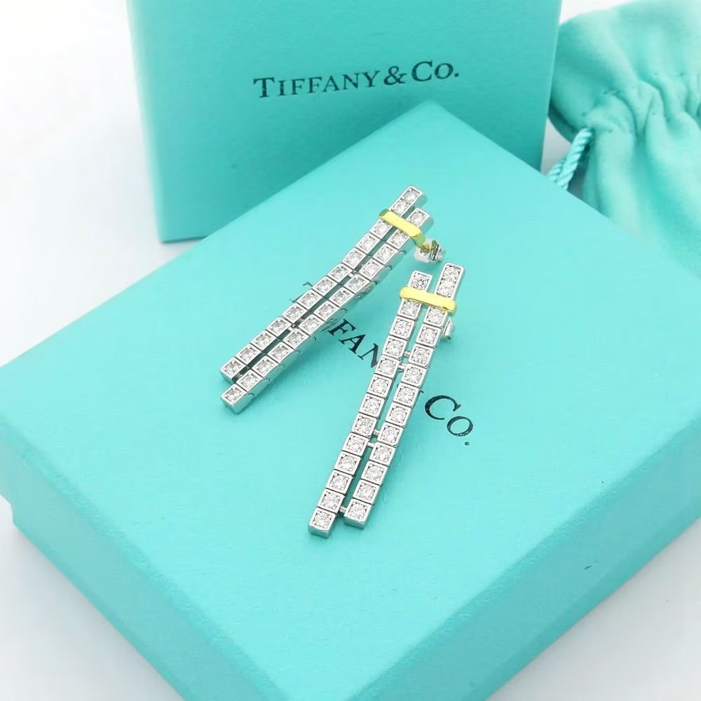 Tiffany Edge Drop 18K Gold Earrings product image 3, provided for visual reference and product detail review