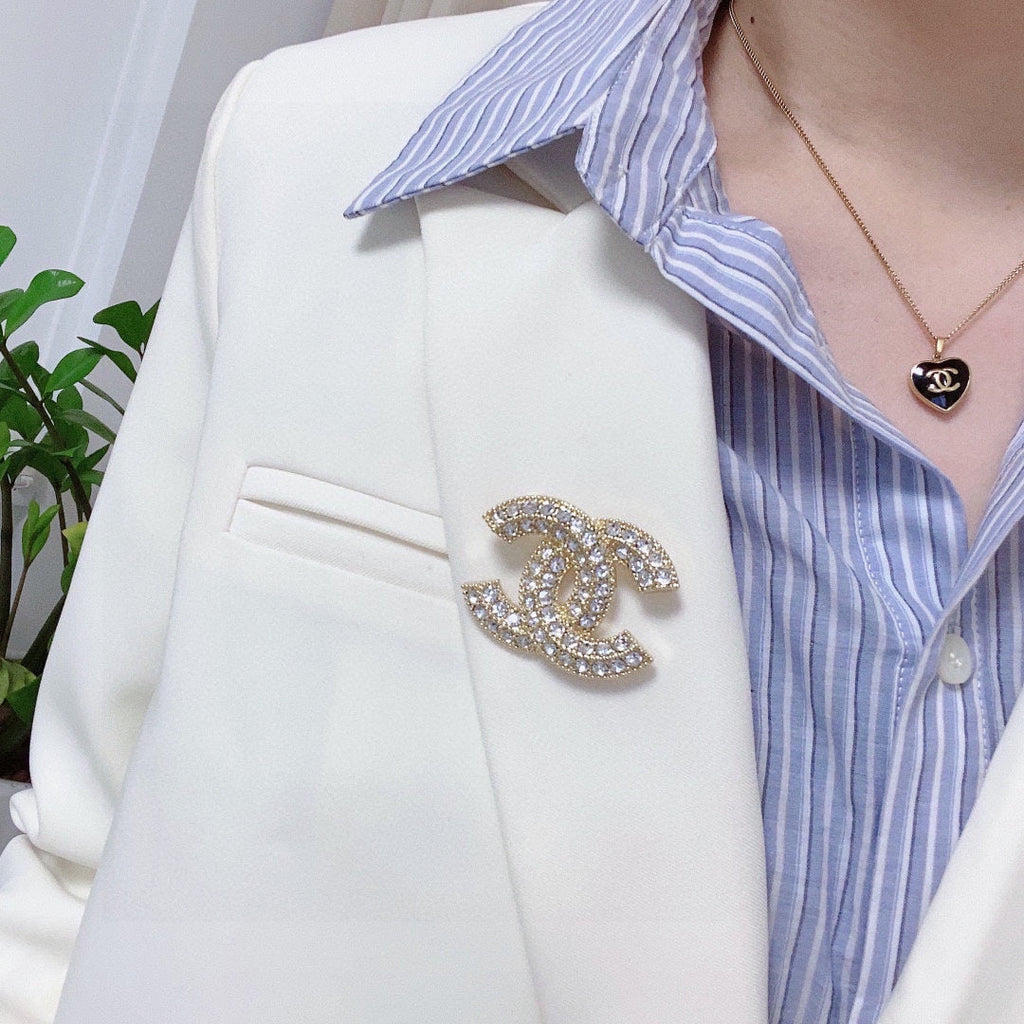 Chanel Diamonds 18K Gold Brooch product image 5, provided for visual reference and product detail review