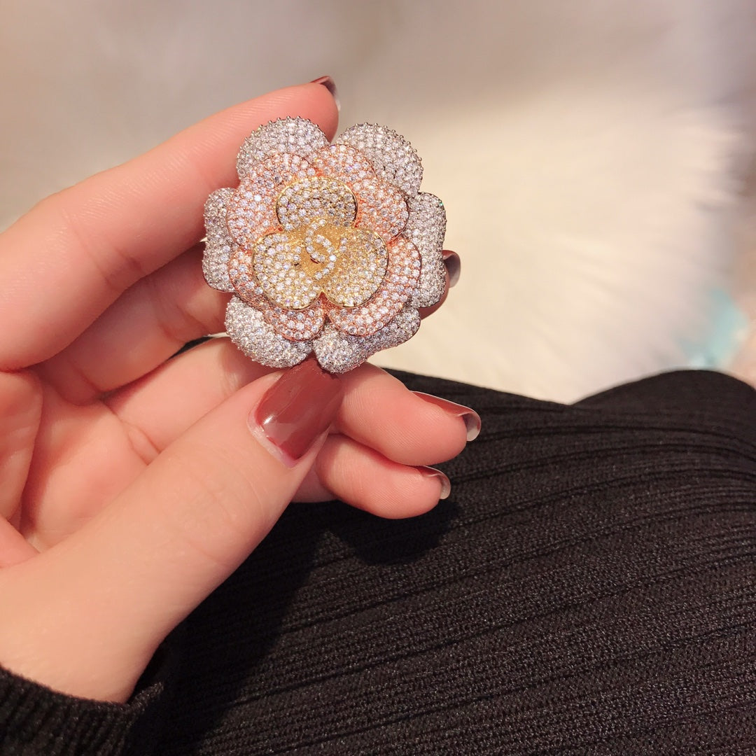 Chanel Pink Flower Diamond 18K Gold Brooch product image 3, provided for visual reference and product detail review
