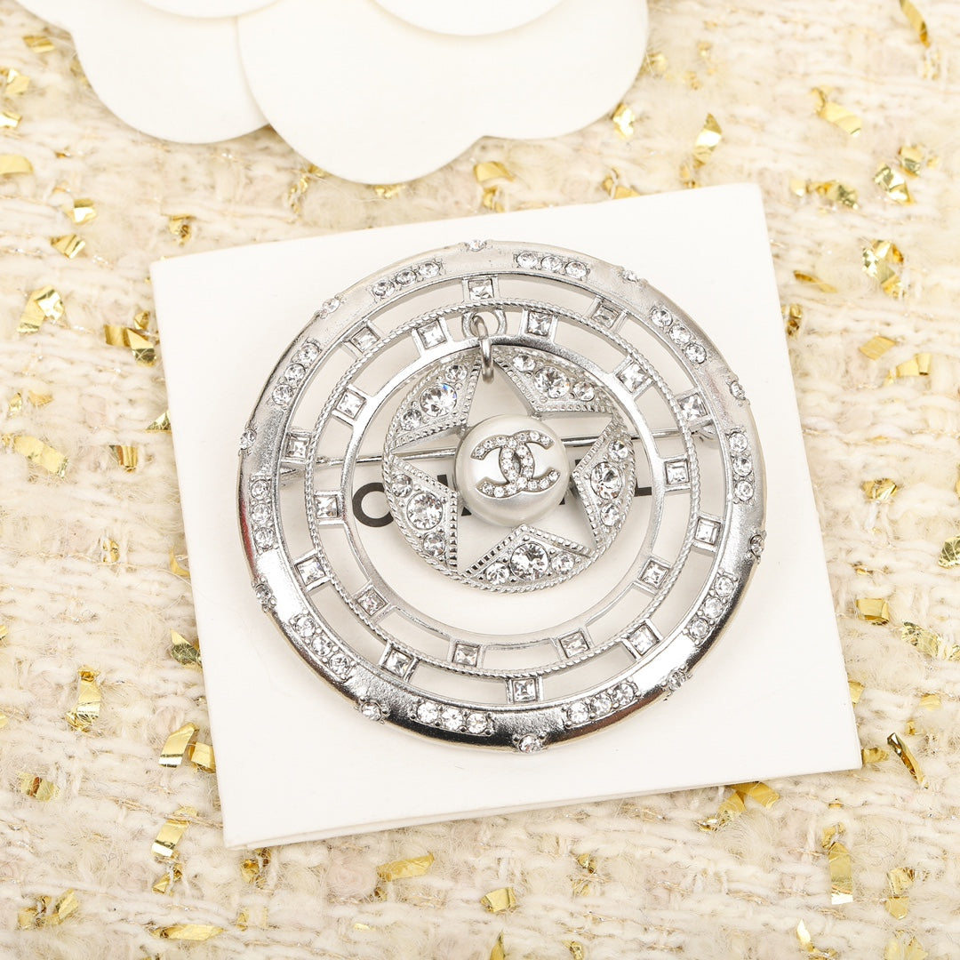 Chanel Black Diamonds 18K Gold Brooch product image 4, provided for visual reference and product detail review