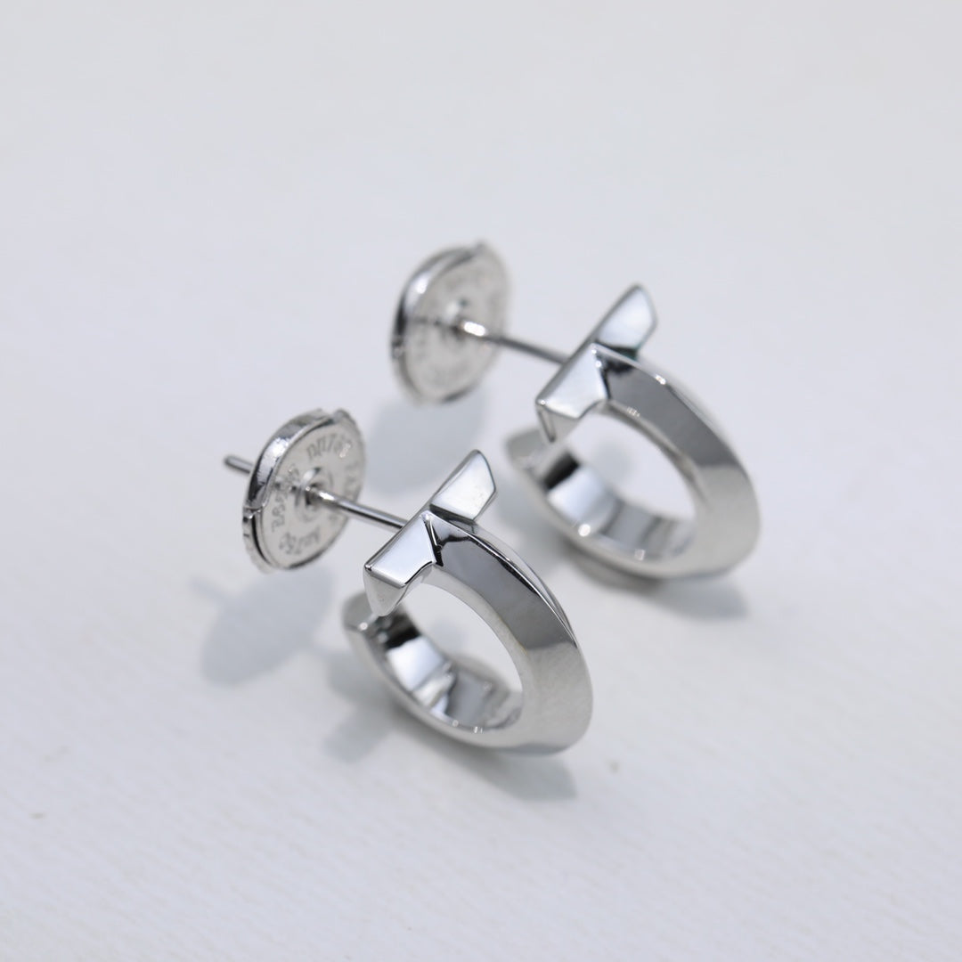 Tiffany Hoop 18K Gold Earrings product image 4, provided for visual reference and product detail review