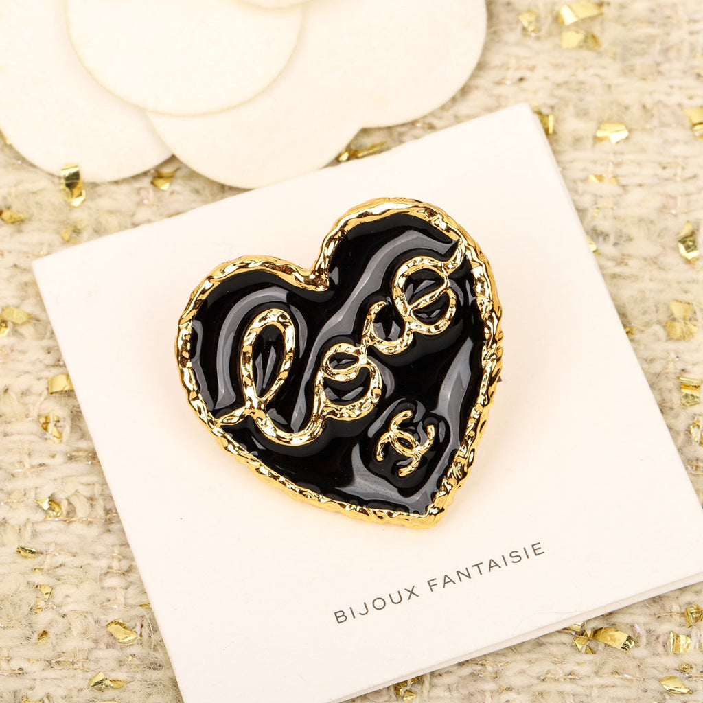 Chanel Black Heart 18K Gold Brooch product image 1, provided for visual reference and product detail review