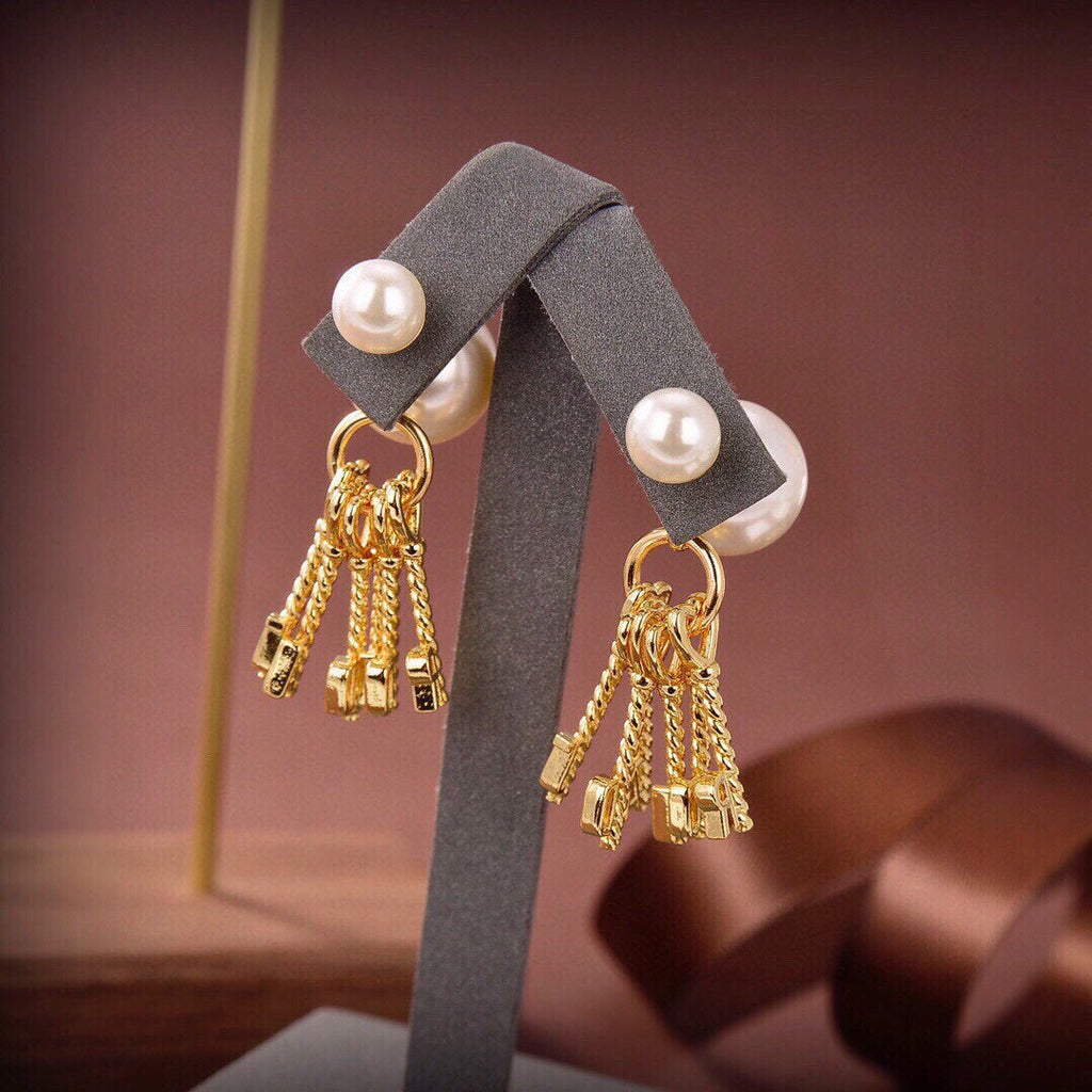 Dior Tassel Pearls 18K Gold Earrings product image 2, provided for visual reference and product detail review