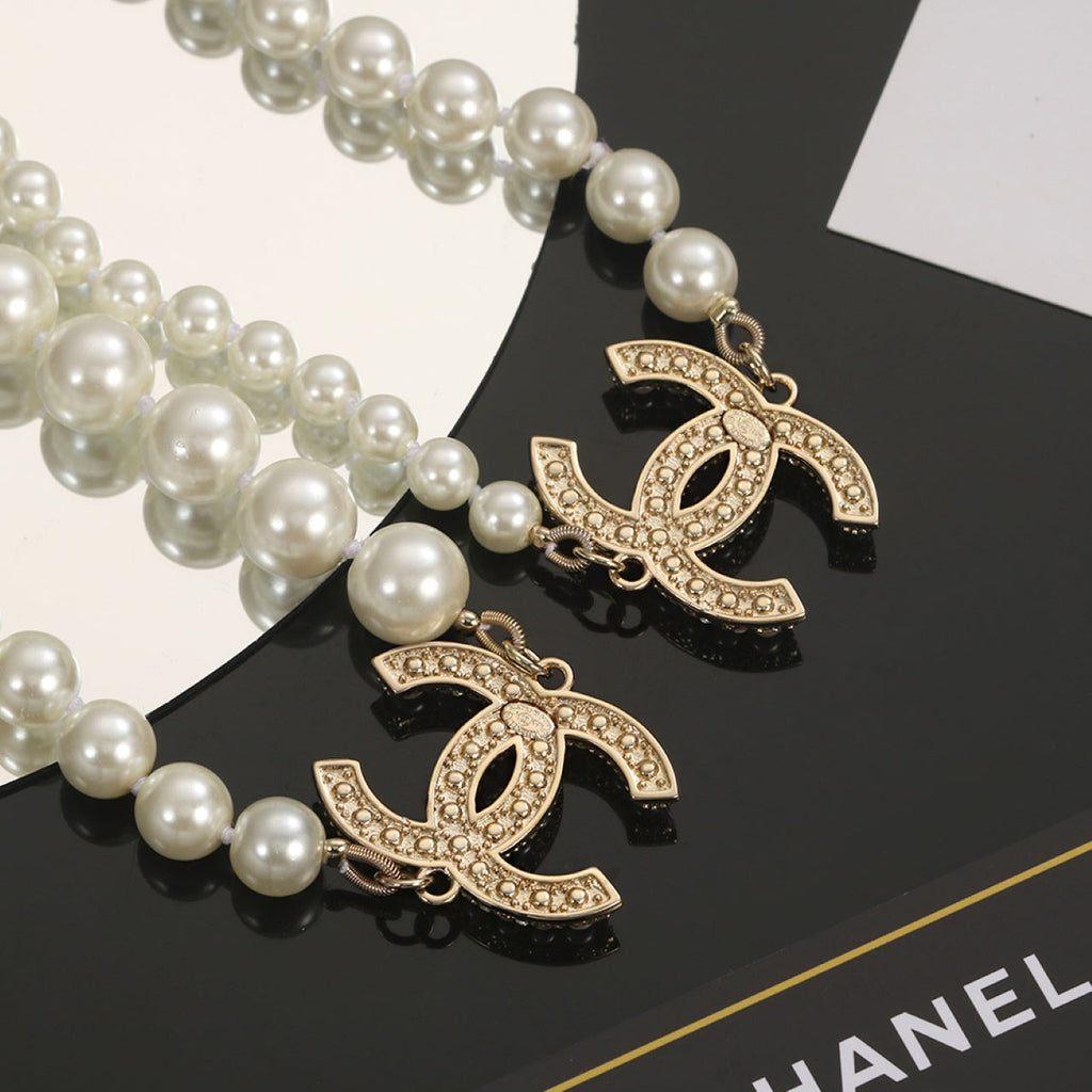 Chanel Long Pearls 18K Gold Necklace product image 3, provided for visual reference and product detail review