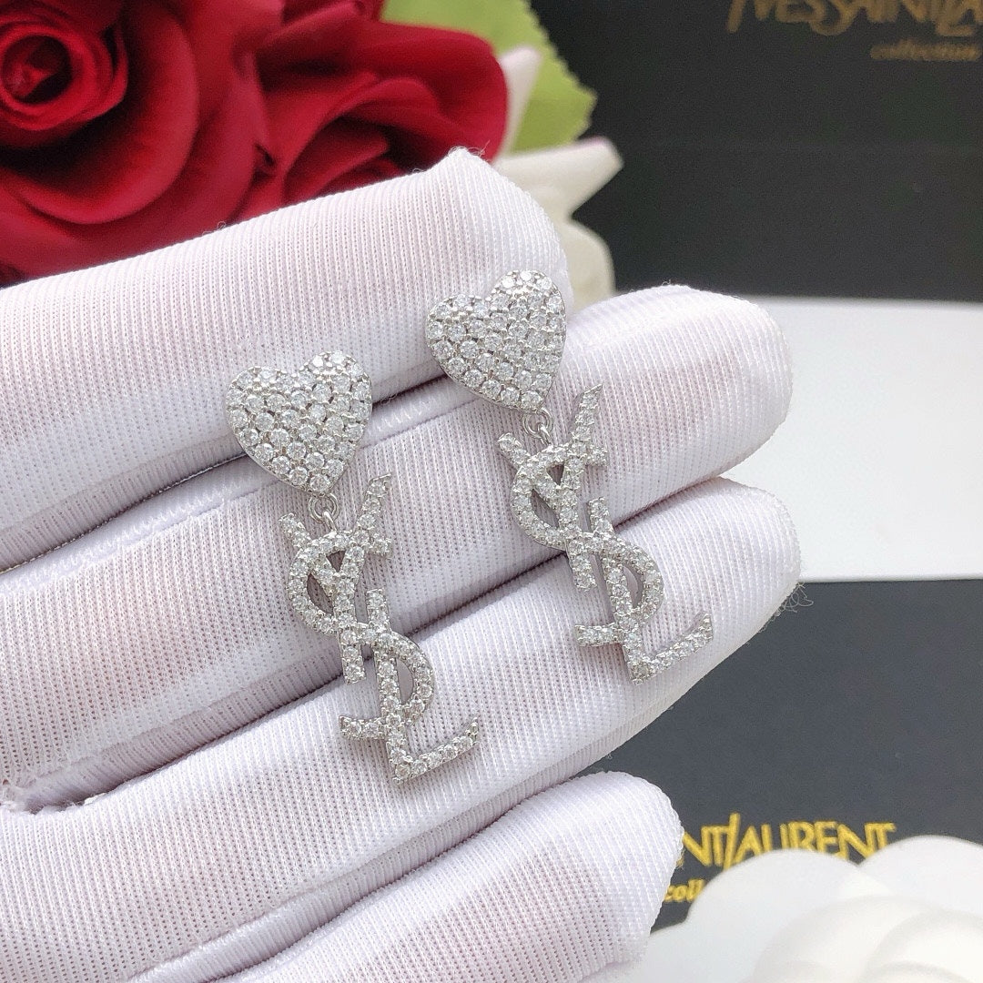 YSL Heart Diamonds 18K Gold Earrings product image 2, provided for visual reference and product detail review