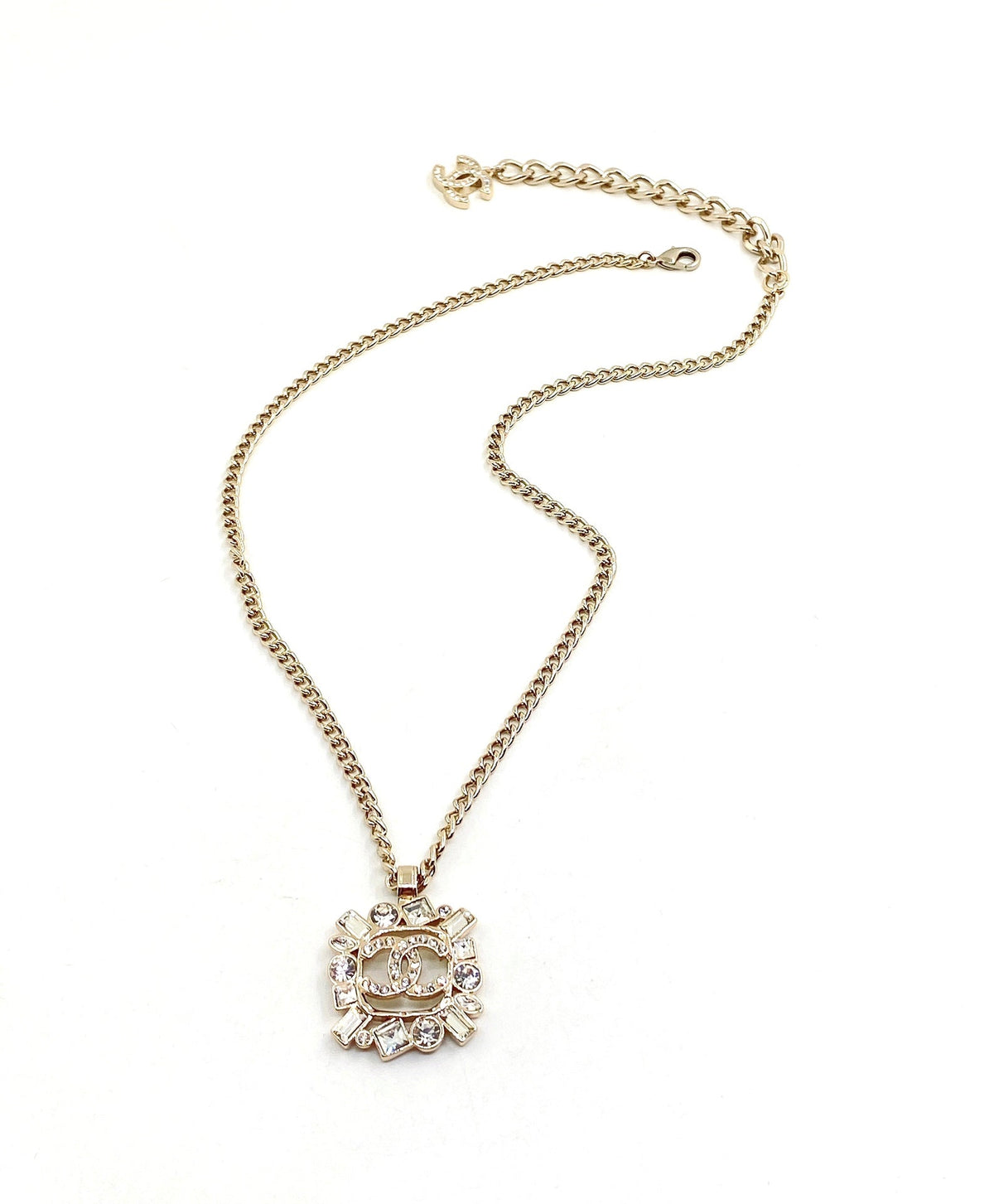 Chanel Diamonds Pendant 18K Gold Necklace product image 3, provided for visual reference and product detail review