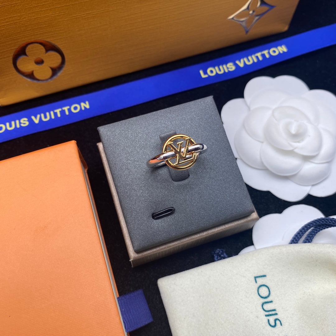 Louis Vuitton Vintage 18K Gold Ring product image 6, provided for visual reference and product detail review