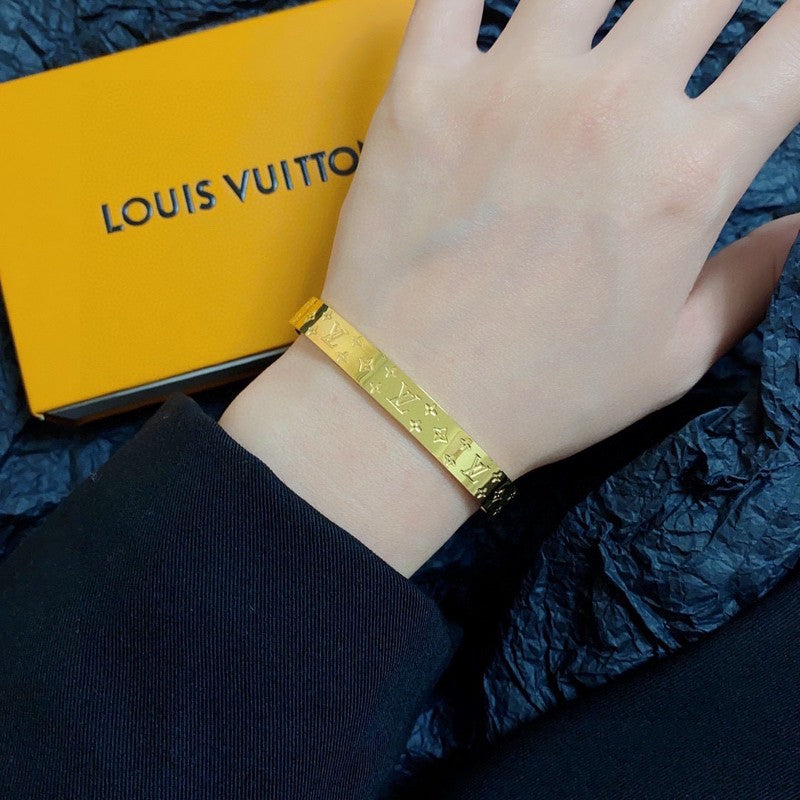 Louis Vuitton Vintage Gold 18K Gold Bracelet product image 4, provided for visual reference and product detail review