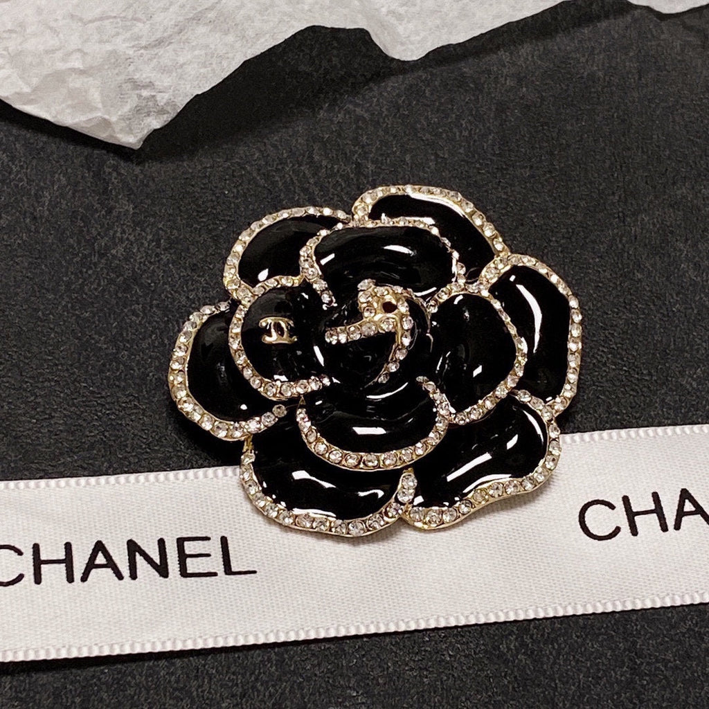 Chanel Black Flower 18K Gold Brooch product image 4, provided for visual reference and product detail review