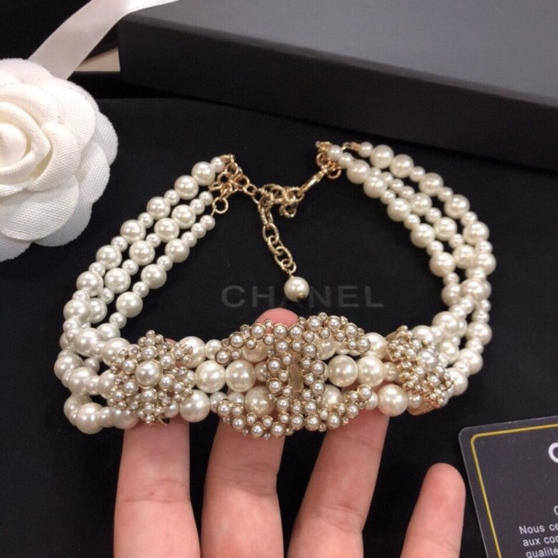 Chanel Pearl Choker 18K Gold Necklace product image 4, provided for visual reference and product detail review