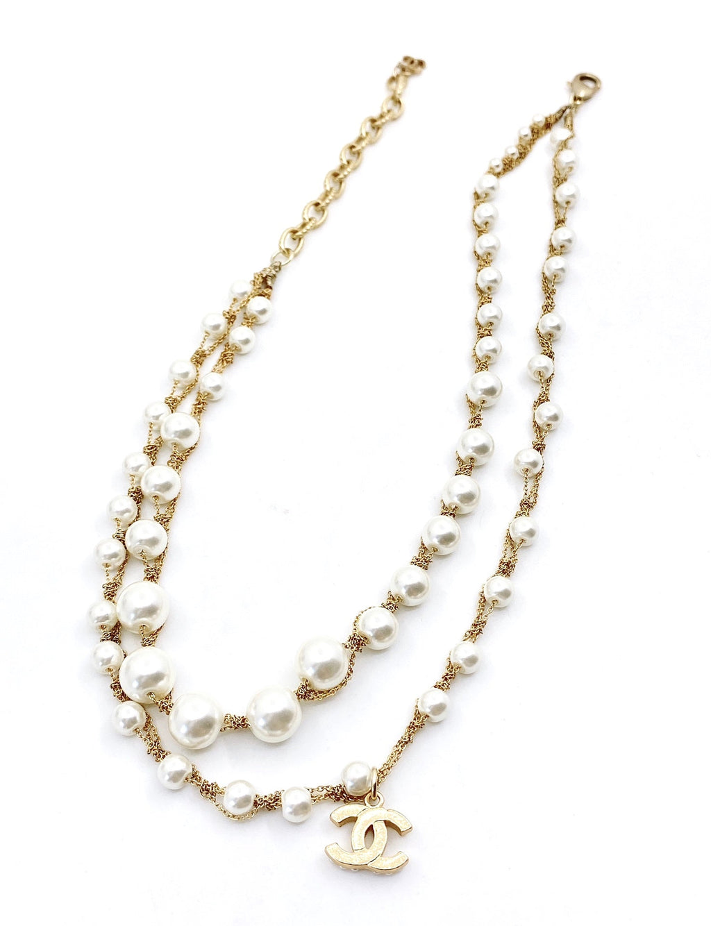 Chanel Pearls 18K Gold Necklace product image 3, provided for visual reference and product detail review