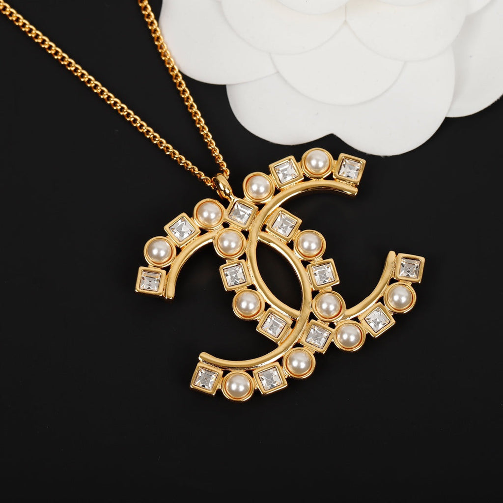 Chanel Vintage 18K Gold Necklace product image 3, provided for visual reference and product detail review