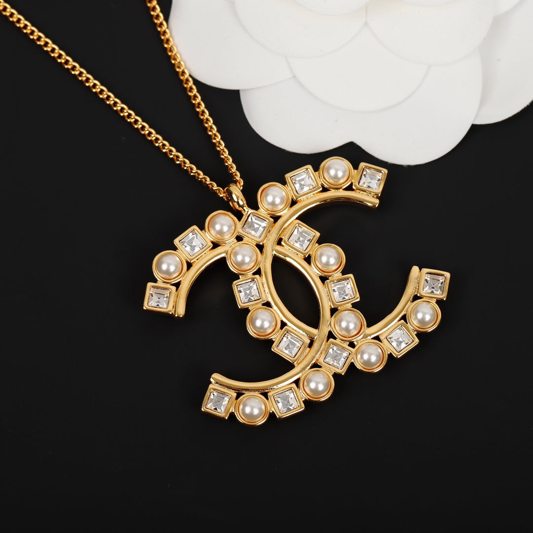 Chanel Vintage 18K Gold Necklace product image 3, provided for visual reference and product detail review