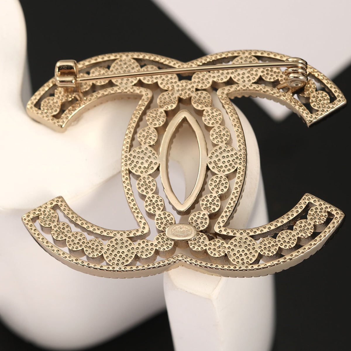 Chanel Pearls 18K Gold Brooch product image 3, provided for visual reference and product detail review
