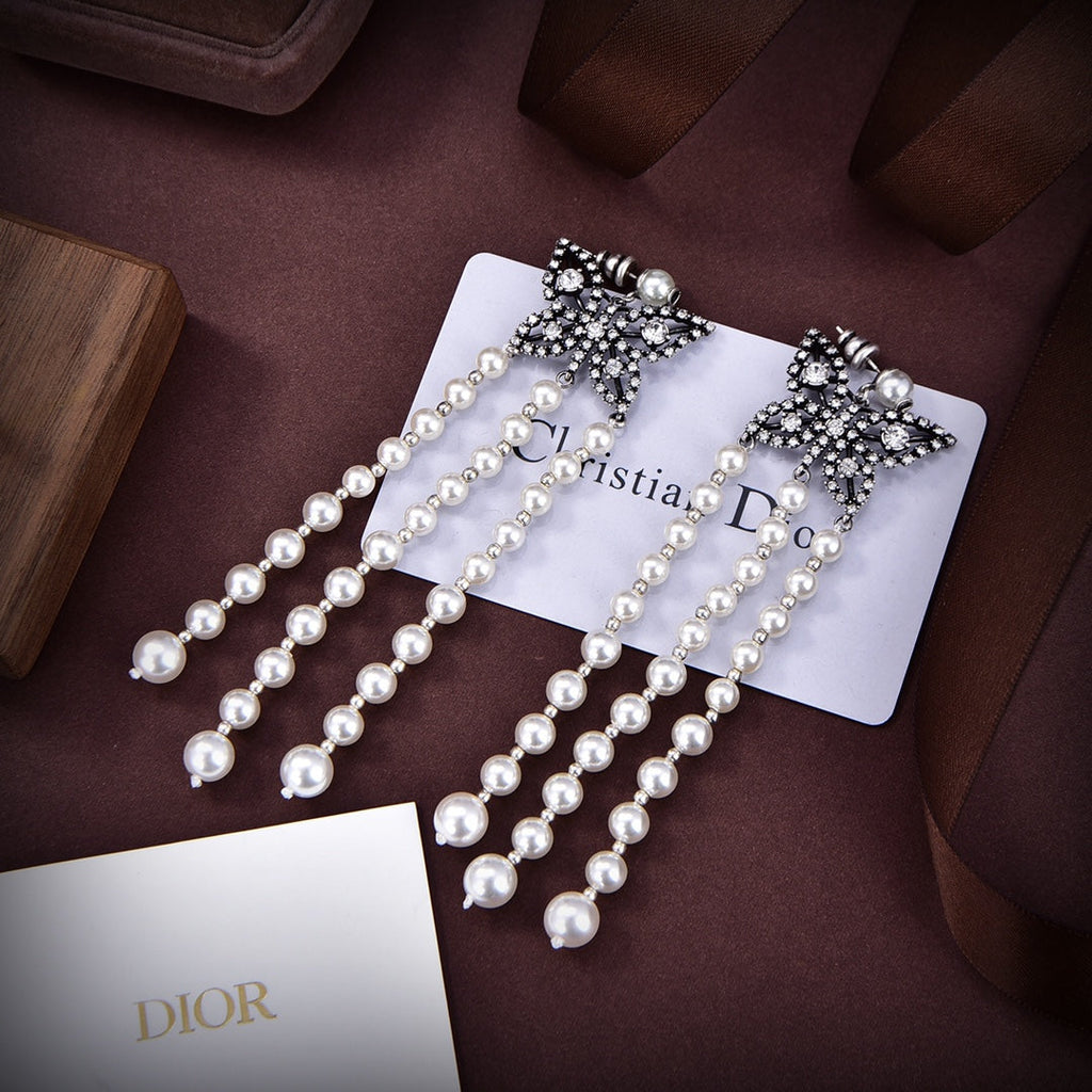 Dior Papillon De Nuit 18K Gold Earrings product image 3, provided for visual reference and product detail review