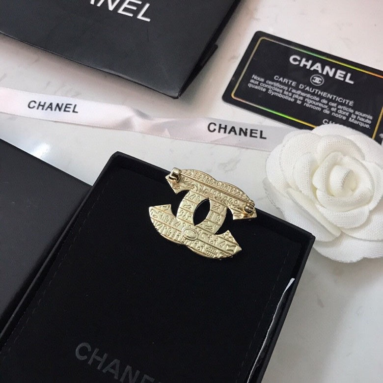 Chanel Diamonds 18K Gold Brooch product image 3, provided for visual reference and product detail review