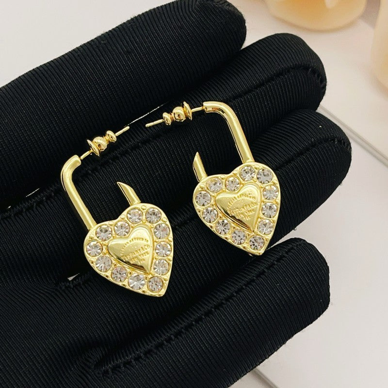 Tiffany Diamond Heart 18K Gold Earrings product image 5, provided for visual reference and product detail review