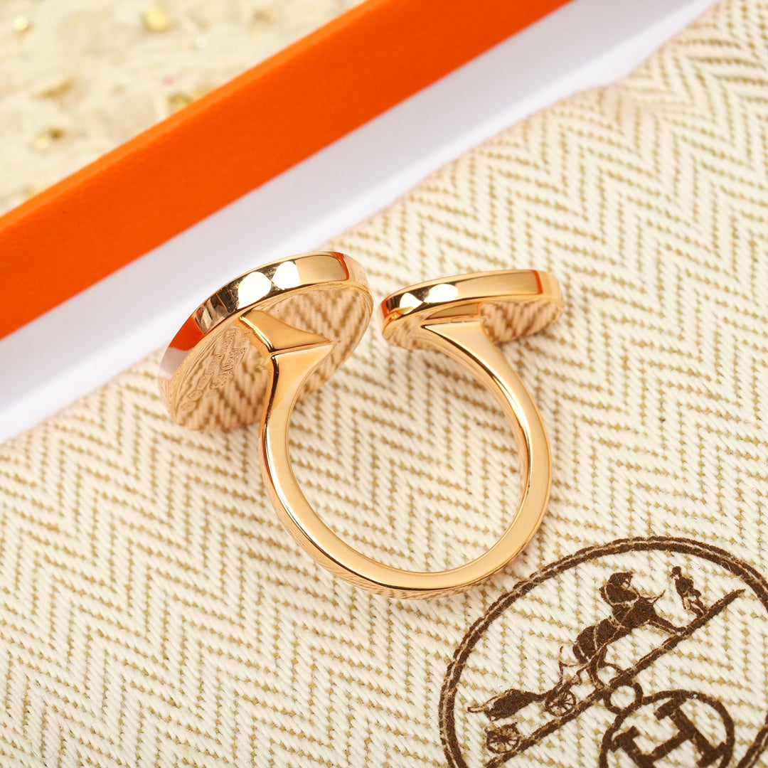 Hermes Chaine D'ancre Verso Large 18K Gold Ring product image 6, provided for visual reference and product detail review