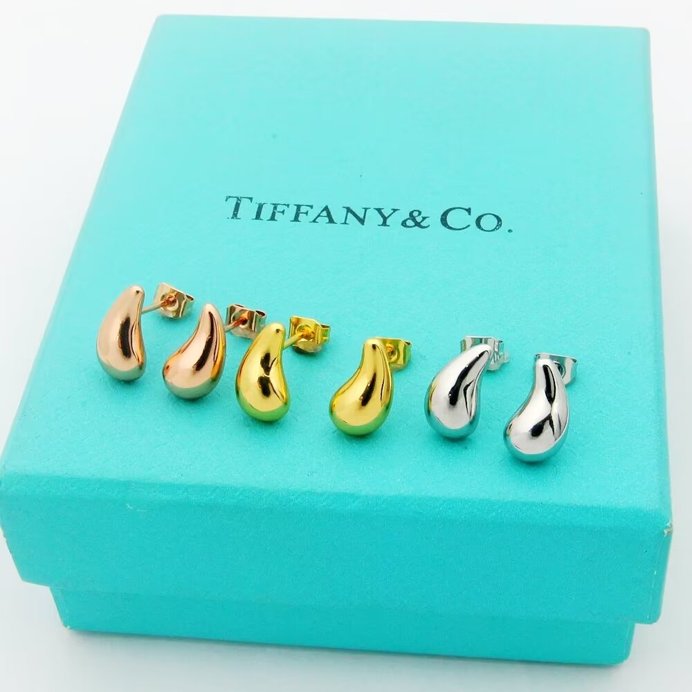 Tiffany Horn 18K Gold Earrings product image 2, provided for visual reference and product detail review