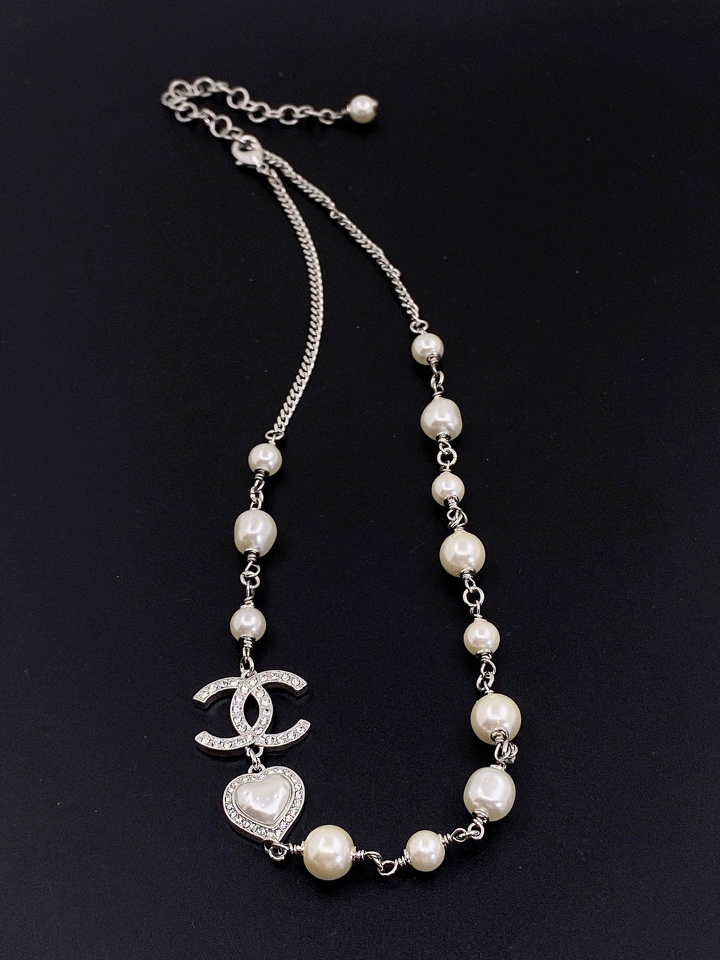 Pearls Crystals 18K Gold Necklace product image 3, provided for visual reference and product detail review