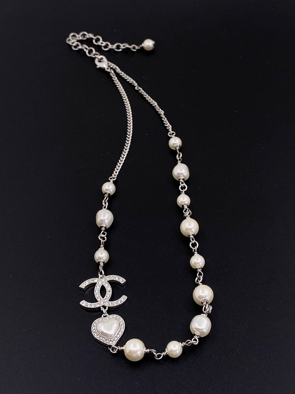Pearls Crystals 18K Gold Necklace product image 3, provided for visual reference and product detail review