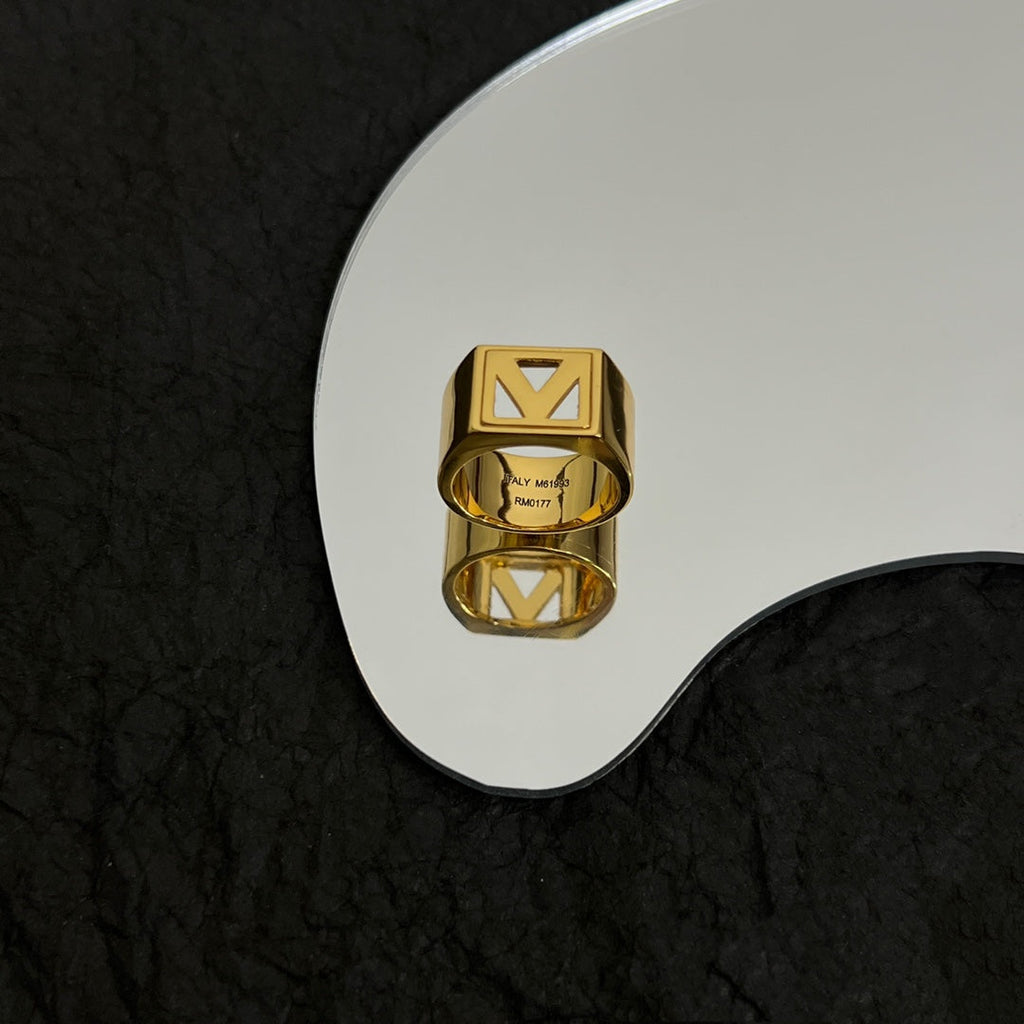Louis Vuitton Vintage 18K Gold Ring product image 4, provided for visual reference and product detail review