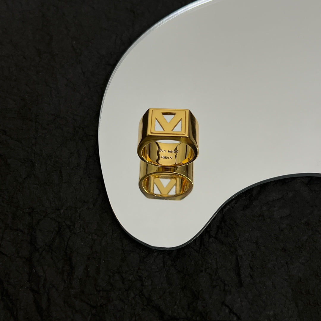 Louis Vuitton Vintage 18K Gold Ring product image 4, provided for visual reference and product detail review