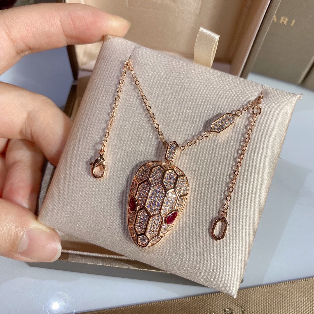 Bvlgari Serpenti 18K Gold Necklace product image 10, provided for visual reference and product detail review