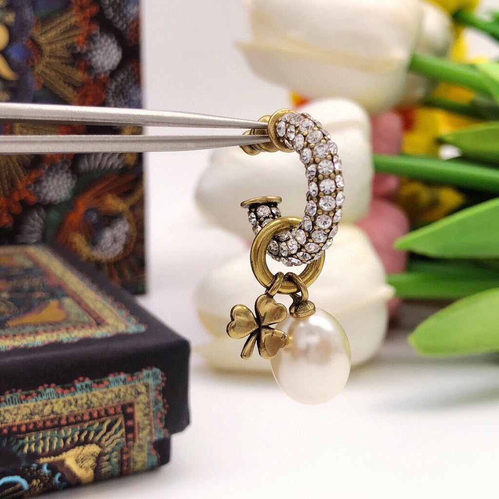 Dior March Grass Pearl Crystals 18K Gold Earrings product image 2, provided for visual reference and product detail review