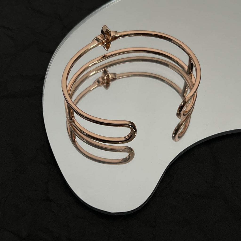 Louis Vuitton Idylle Blossom Two-Row 18K Gold Bracelet product image 8, provided for visual reference and product detail