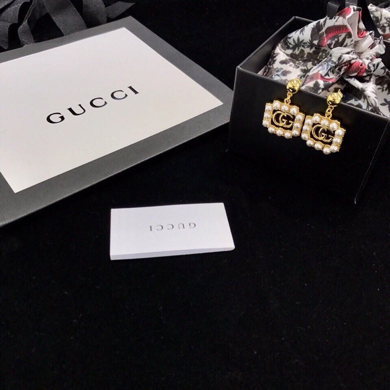 Gucci Double Square Pearl 18K Gold Earrings product image 5, provided for visual reference and product detail review