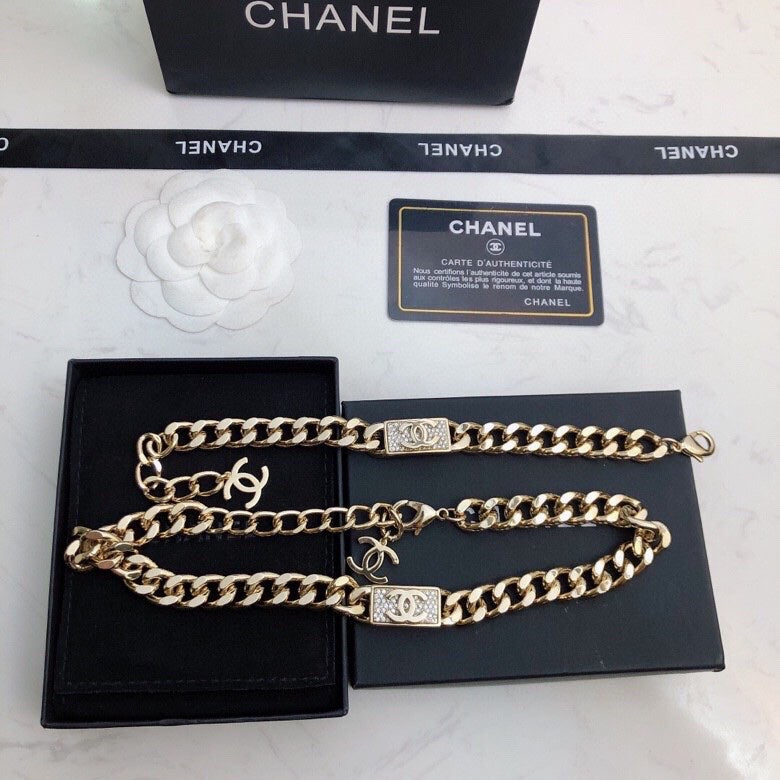 Chanel Diamonds Chain 18K Gold Necklace product image 4, provided for visual reference and product detail review