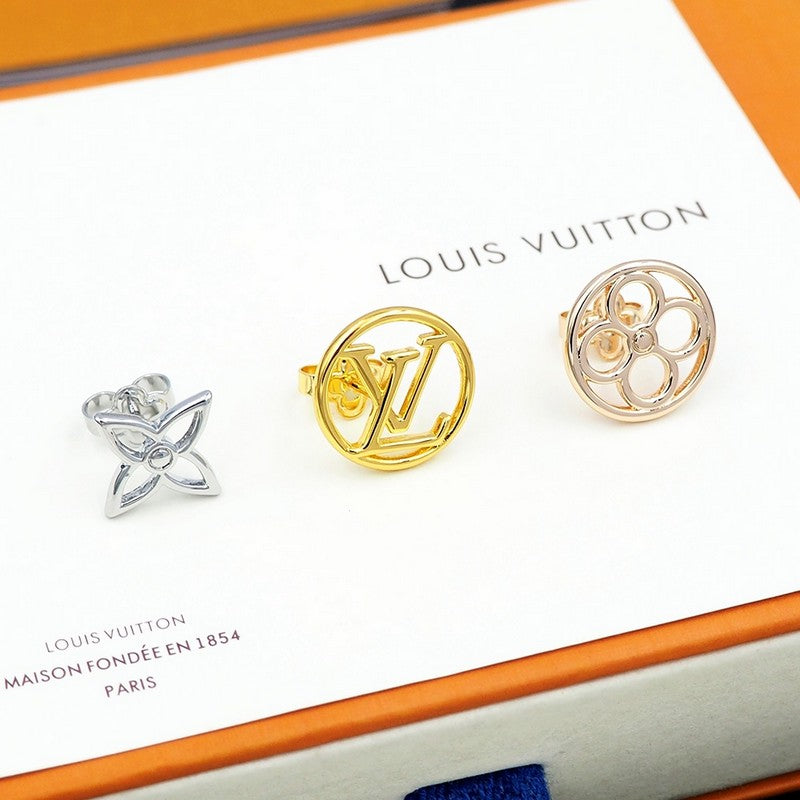 Louis Vuitton Lace 18K Gold Earrings product image 2, provided for visual reference and product detail review
