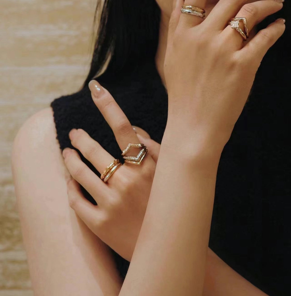 Louis Vuitton V Diamonds 18K Gold Ring product image 6, provided for visual reference and product detail review