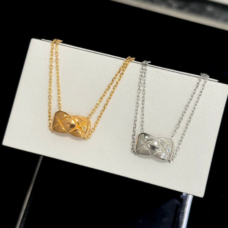 Chanel Coco Crush 18K Gold Necklace product image 5, provided for visual reference and product detail review
