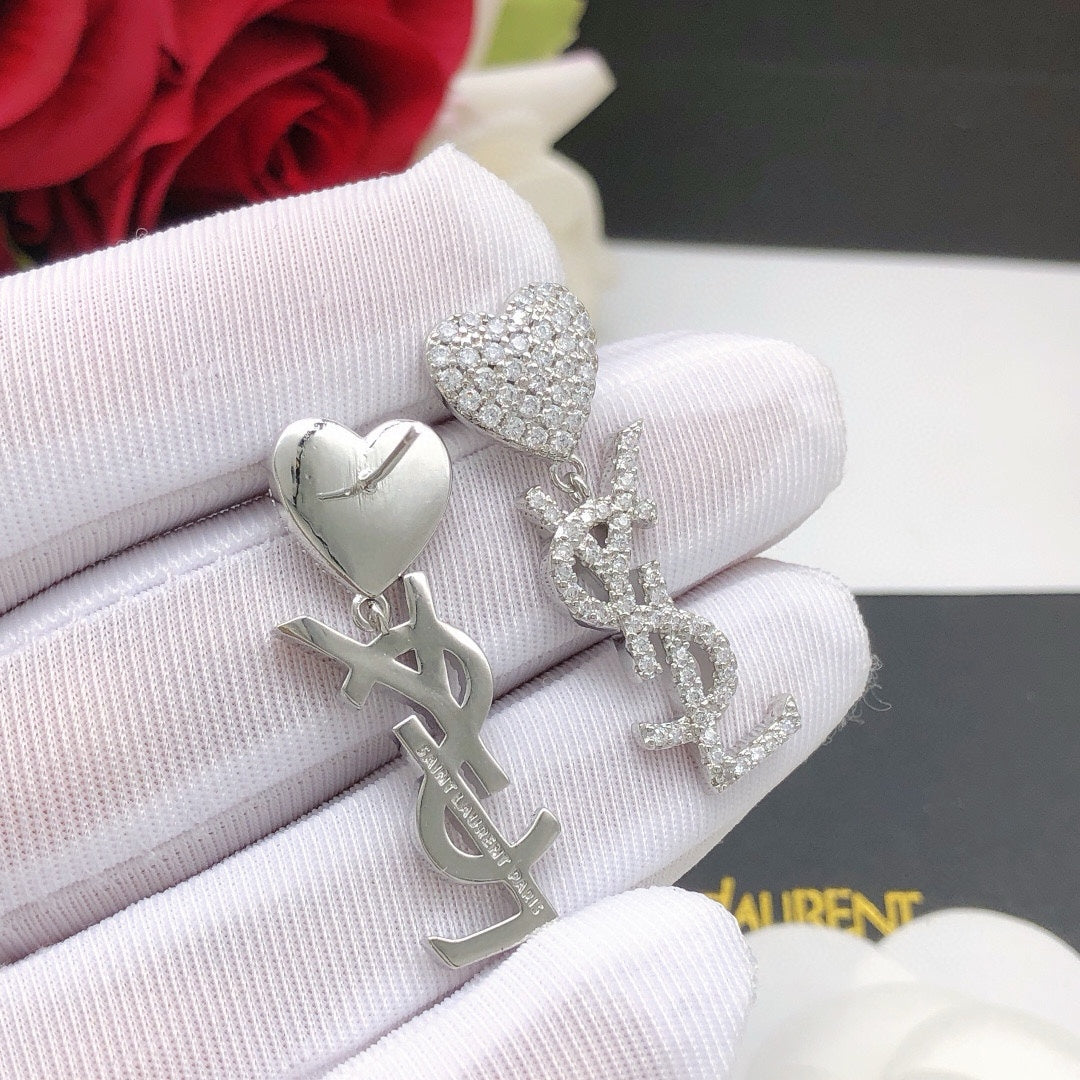 YSL Heart Diamonds 18K Gold Earrings product image 5, provided for visual reference and product detail review