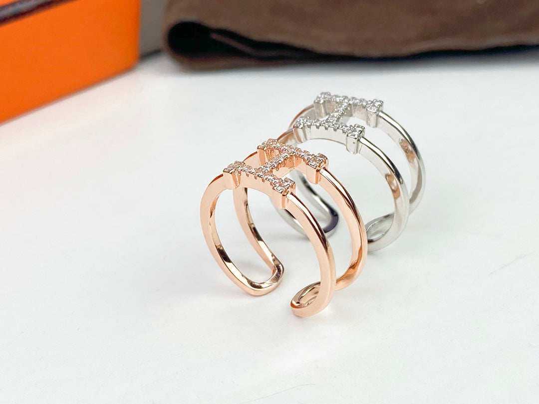 Hermes Ever Chaine D'ancre 18K Gold Ring product image 4, provided for visual reference and product detail review