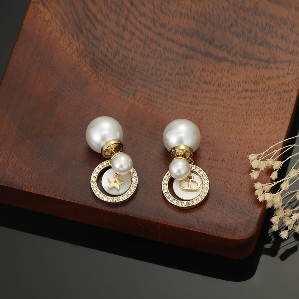 Dior Tribales Pearl 18K Gold Earrings product image 4, provided for visual reference and product detail review