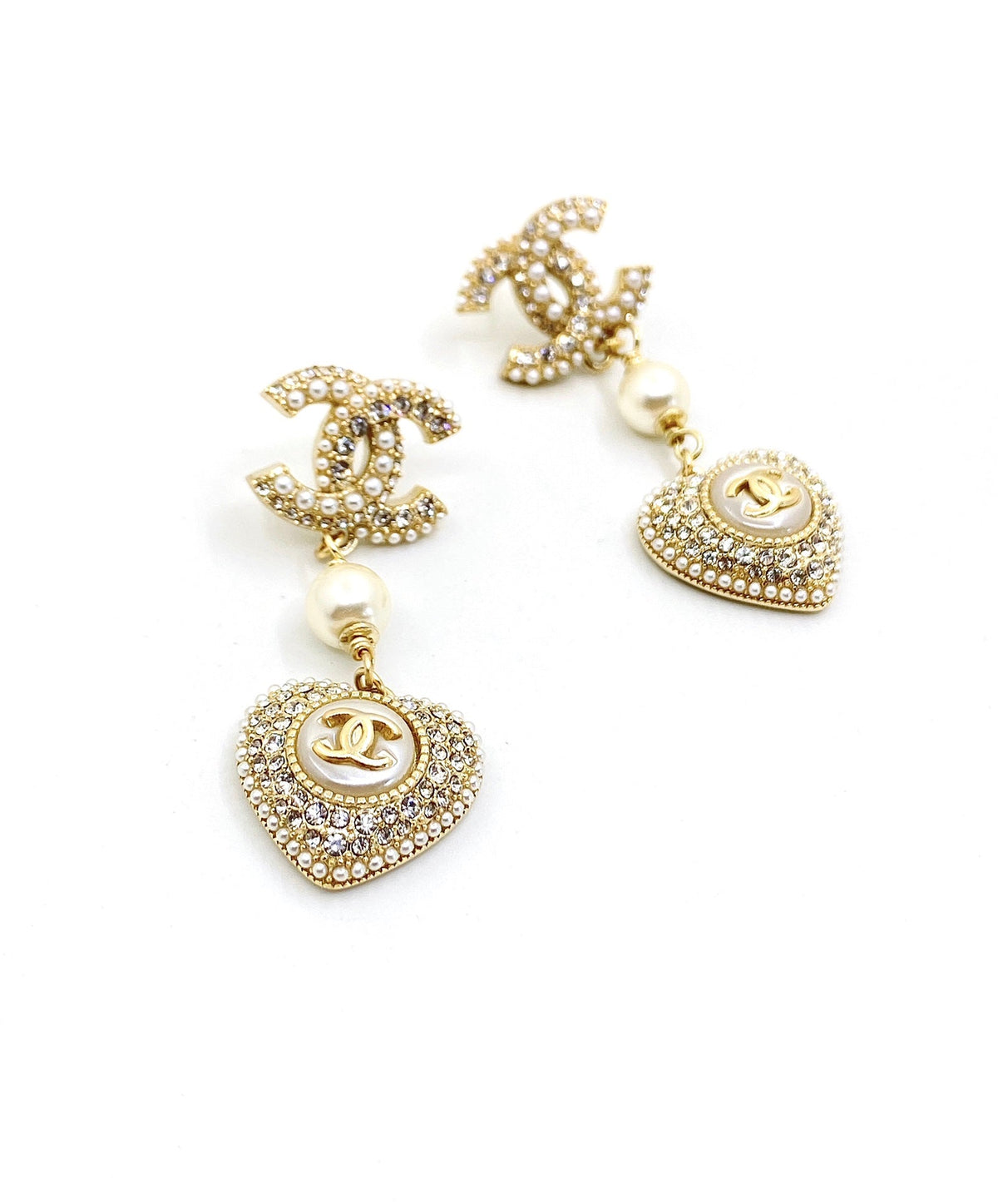Chanel Heart Drop 18K Gold Earrings product image 4, provided for visual reference and product detail review