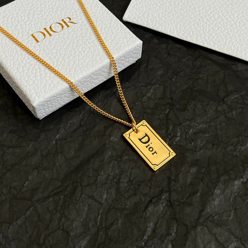 Dior Oblique Plate Pendant 18K Gold Necklace product image 13, provided for visual reference and product detail review