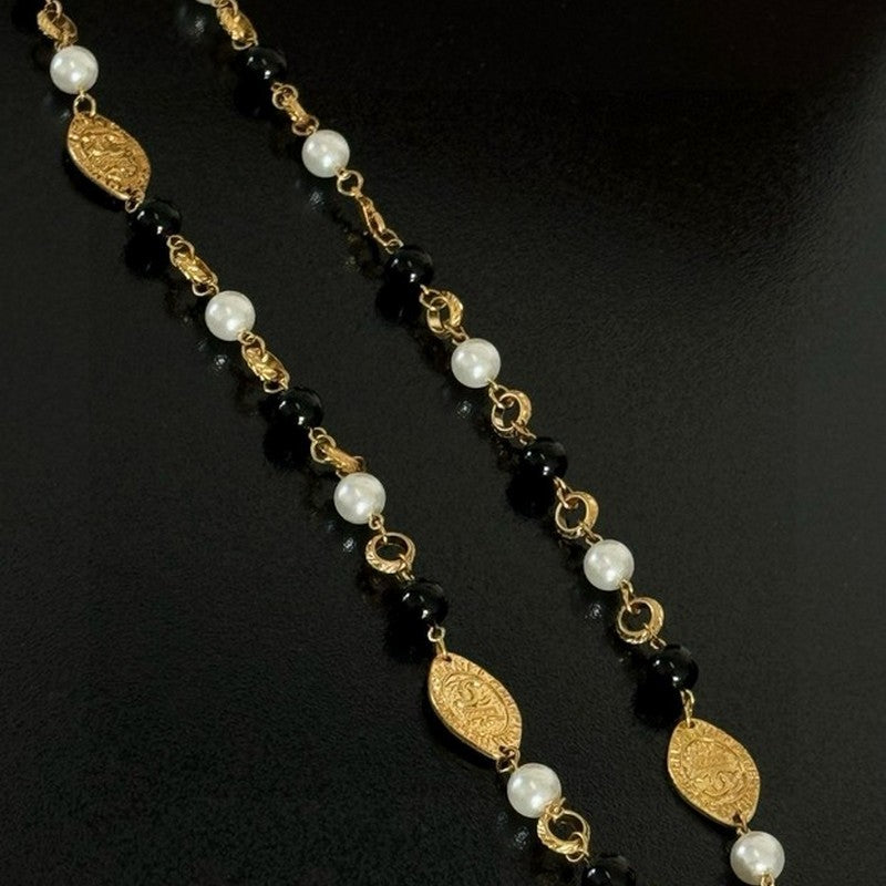 Chanel Long Black & White Pearls 18K Gold Necklace product image 5, provided for visual reference and product detail review