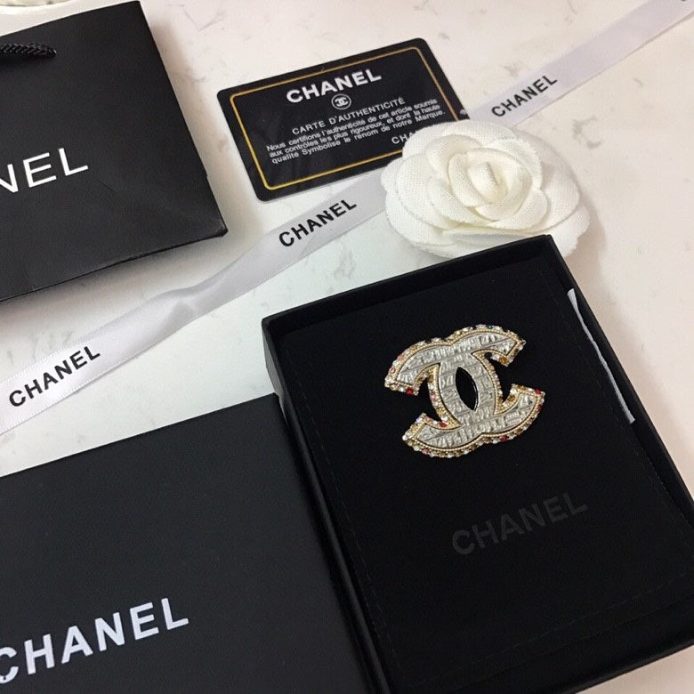 Chanel Diamonds 18K Gold Brooch product image 4, provided for visual reference and product detail review