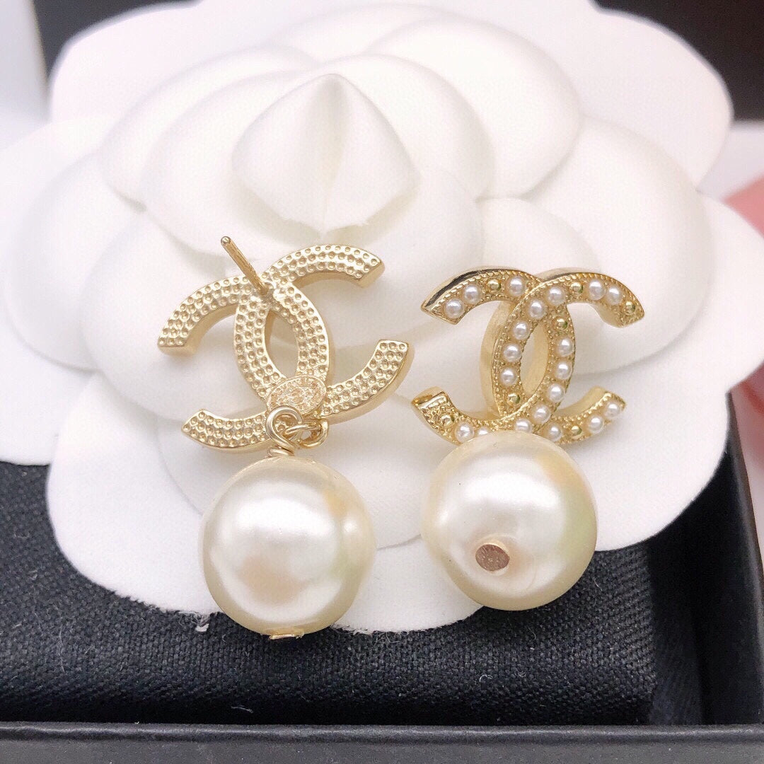 Chanel Pearl Drop 18K Gold Earrings product image 6, provided for visual reference and product detail review