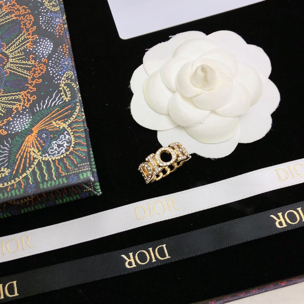 Dior Revolution Chain 18K Gold Ring product image 4, provided for visual reference and product detail review