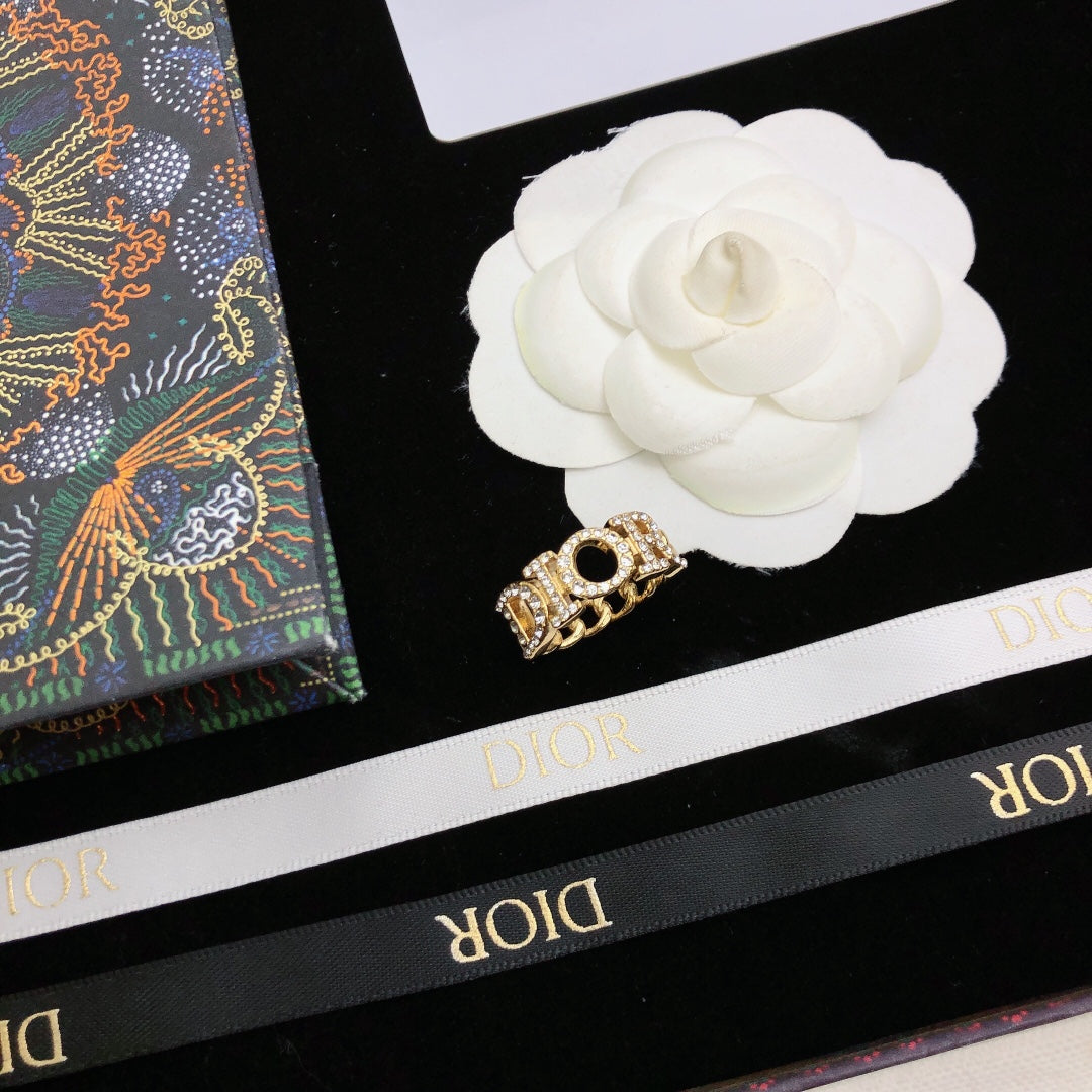 Dior Revolution Chain 18K Gold Ring product image 4, provided for visual reference and product detail review